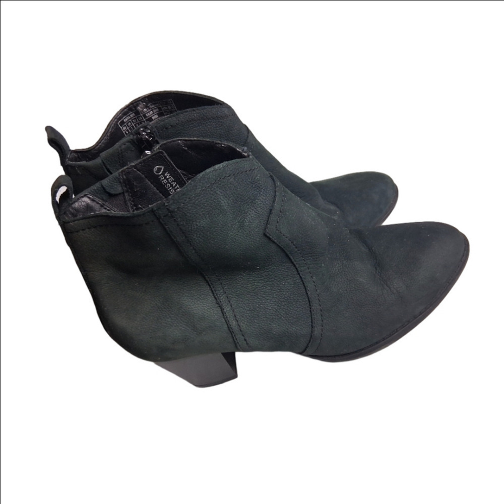 Vionic Raina Boot Size 9 Weather Resistant